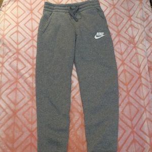NWT Nike Standard Fit Boys Medium sweatpants